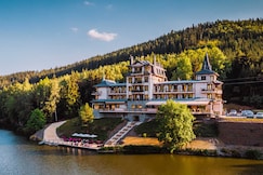 Retro Riverside Wellness Resort, Cheb